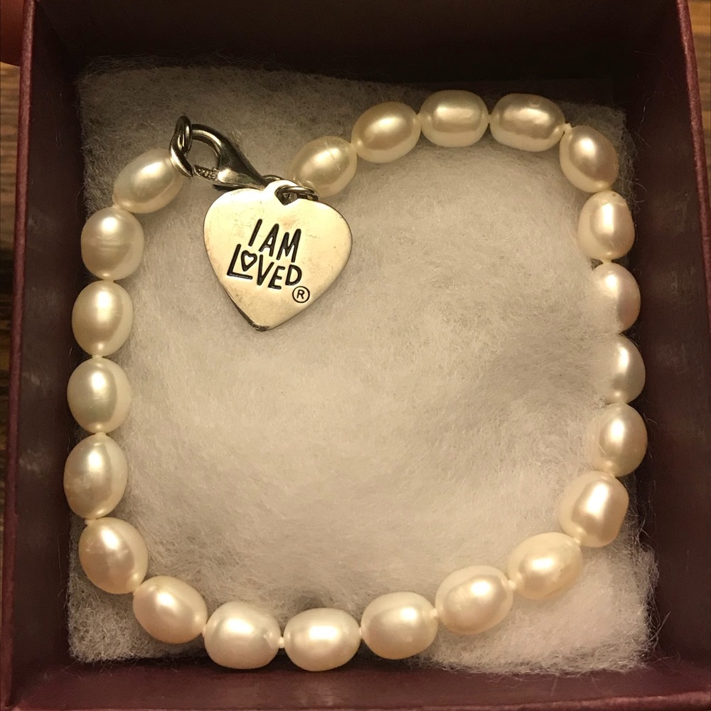 NIB Helzberg Diamonds "I AM LOVED" Pearl Bracelet